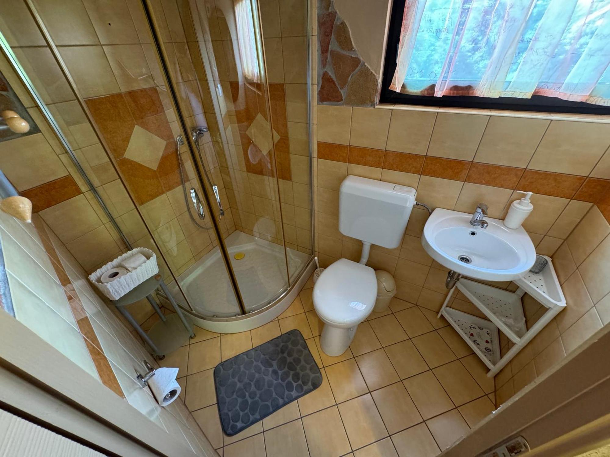 Rozsa Apartman 2 Alsóörs Rom bilde